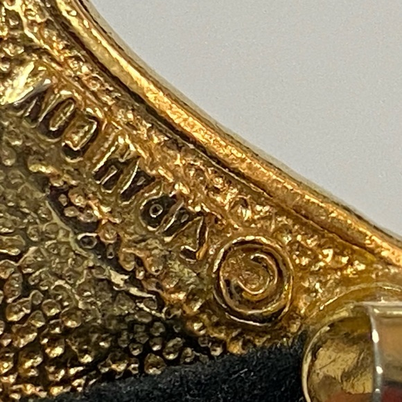 SARAH COVENTRY CLIP- ON EARRINGS IN GOLD. - Picture 5 of 8